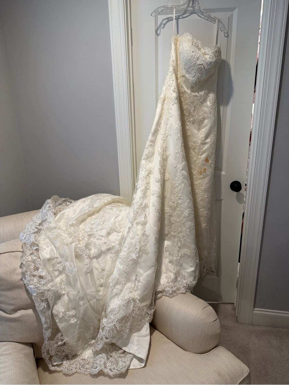 Casablanca Lace Strapless Ivory Wedding Gown size 12 - Picture 4 of 7